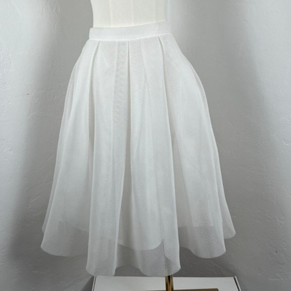 AQUA White Mesh Tulle Pleated Midii Skirt  (Woman's Small)